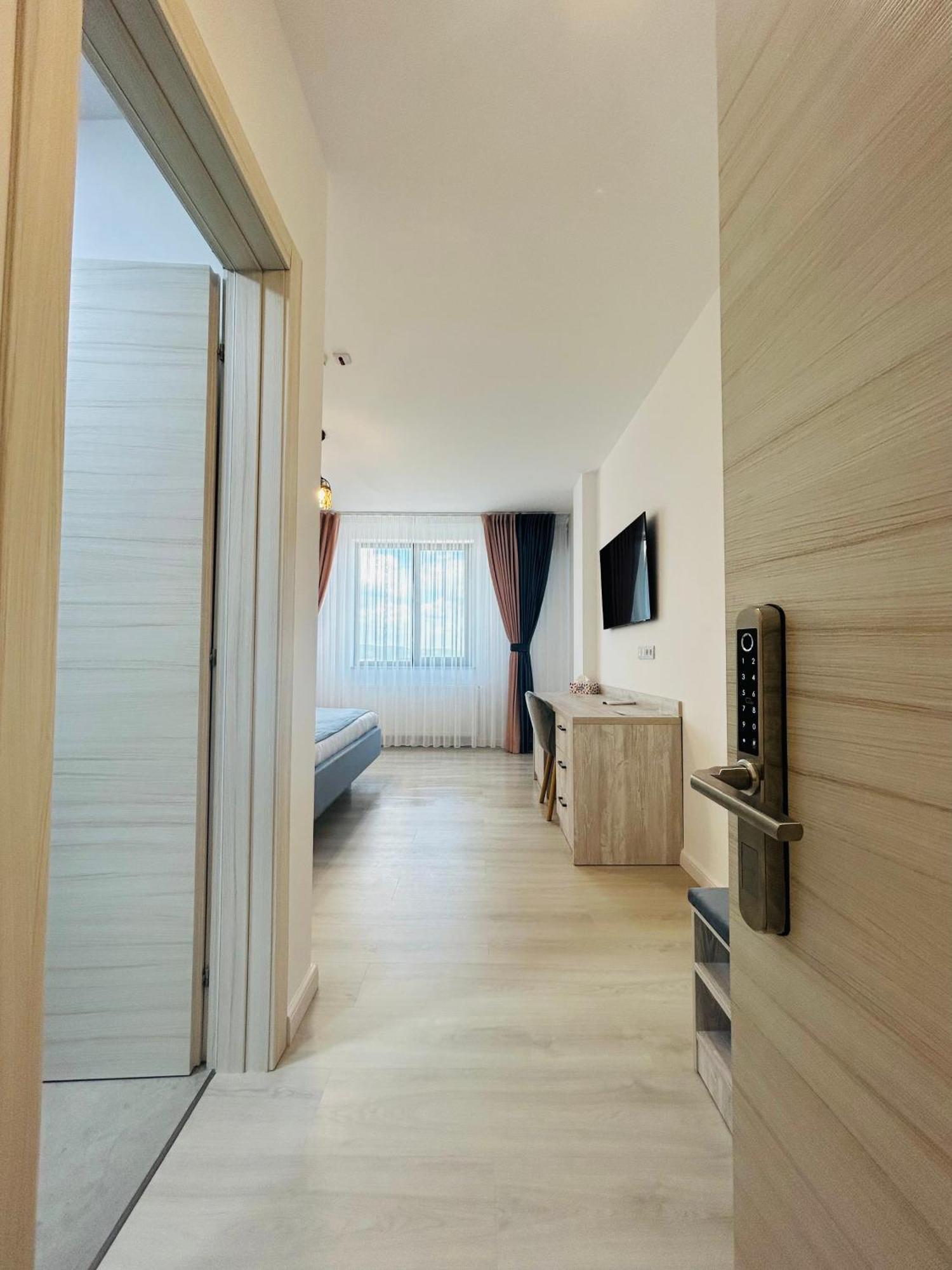 Casa Munteneasca Alessandro Pitesti Ngoại thất bức ảnh
