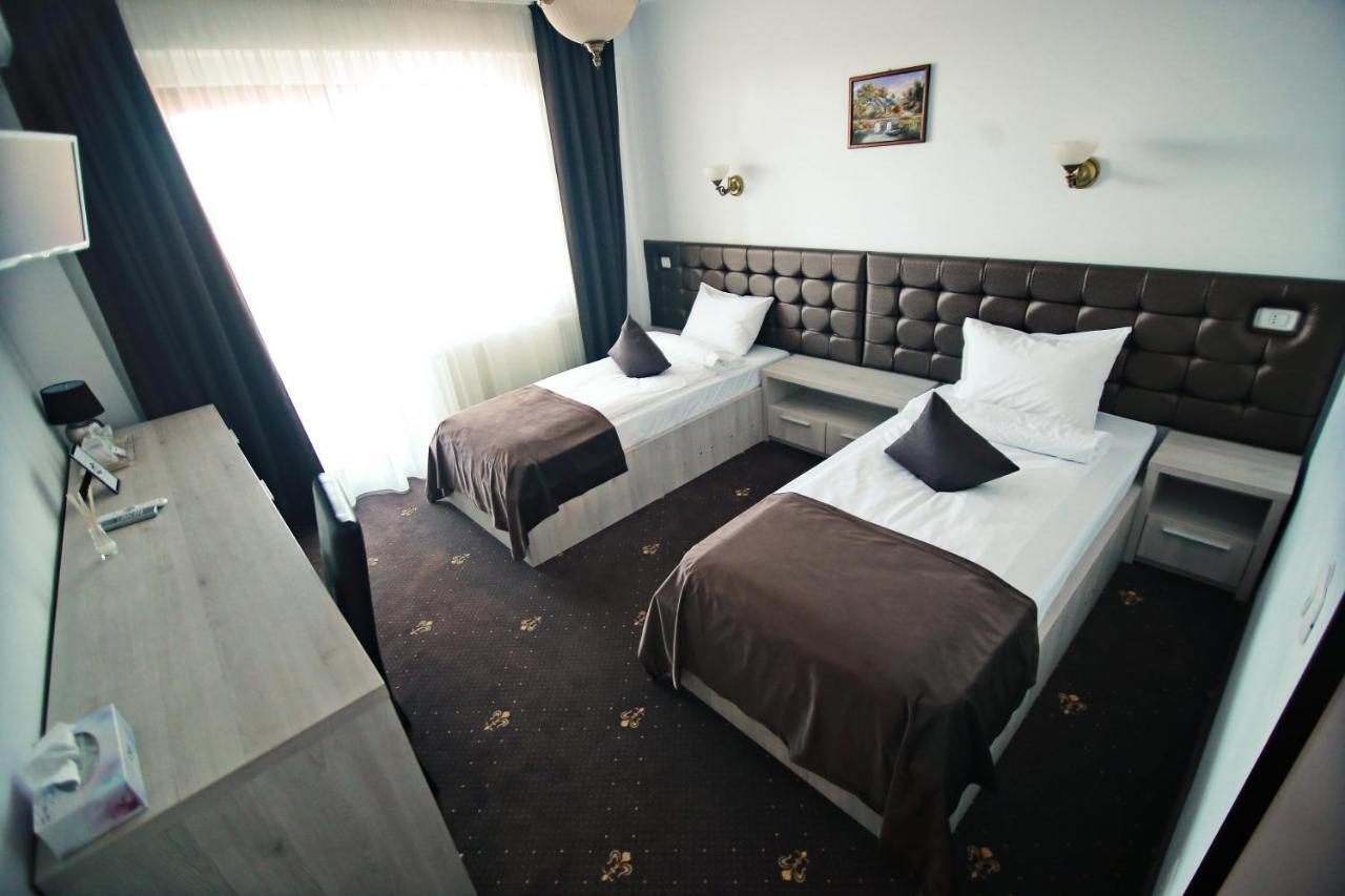 Casa Munteneasca Alessandro Pitesti Ngoại thất bức ảnh
